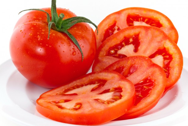 Trị mụn lưng bằng cà chua