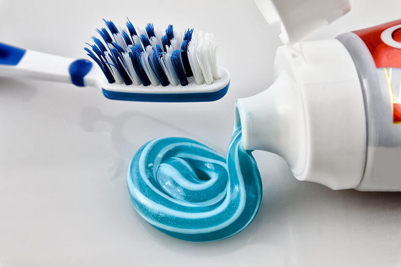 Sạch mụn bằng kem đánh răng-Có nên trị mụn bằng kem đánh răng hay không
