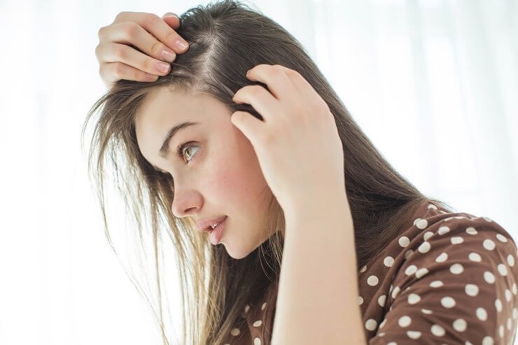 Những dấu hiệu rụng tóc nhiều ở nữ
