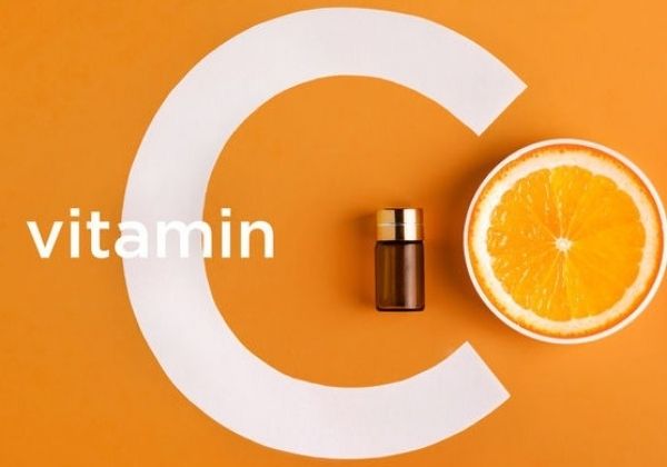 Vitamin C giúp trị thâm mụn hiệu quả